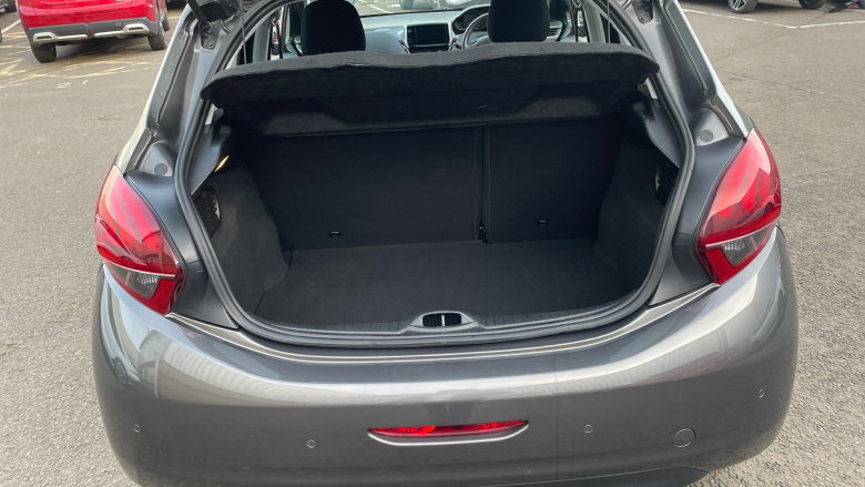 Peugeot 208 1.2 PureTech 82 Signature 5dr [Start Stop] Petrol Hatchback